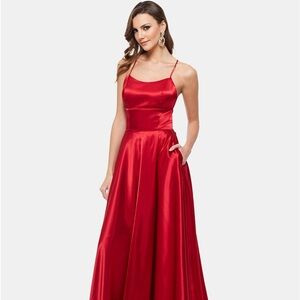 Gorgeous satin red gown - never worn! Still tags on

Size 4